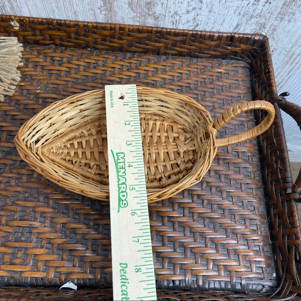 VINTAGE - Wicker Leaf Teardrop Basket Tray